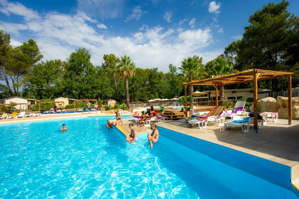 Glampingunterkunft: Mobilheim Premium 6 Personen 3 Zimmer von Vacanceselect auf Camping Domaine de la Sainte Baume