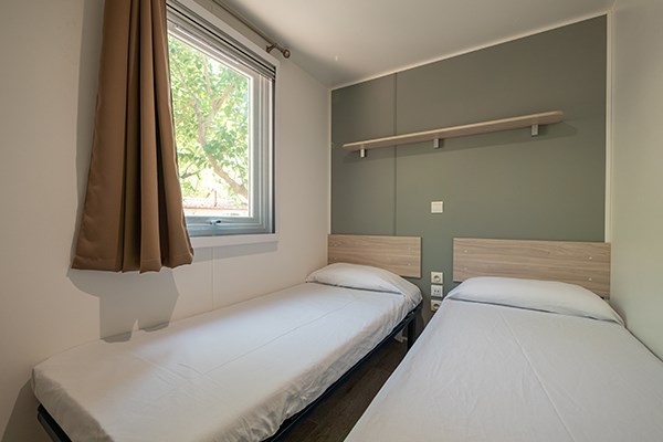 Glampingunterkunft: Mobilheim Premium 6 Personen 3 Zimmer von Vacanceselect auf Camping Domaine de la Sainte Baume