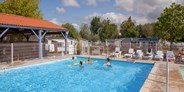 Luxuscamping - Gironde - Mobilheim Cosy 6 Personen 3 Zimmer AC von Vacanceselect auf Camping Les Catalpas