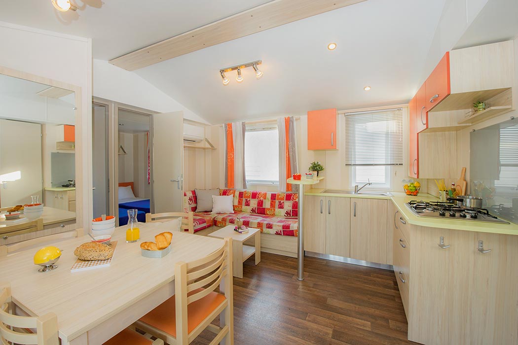 Campeggio di lusso - Charente-Maritime - Camping Les Catalpas - Vacanceselect Mobilheim Cosy 6 Personen 3 Zimmer AC von Vacanceselect auf Camping Les Catalpas