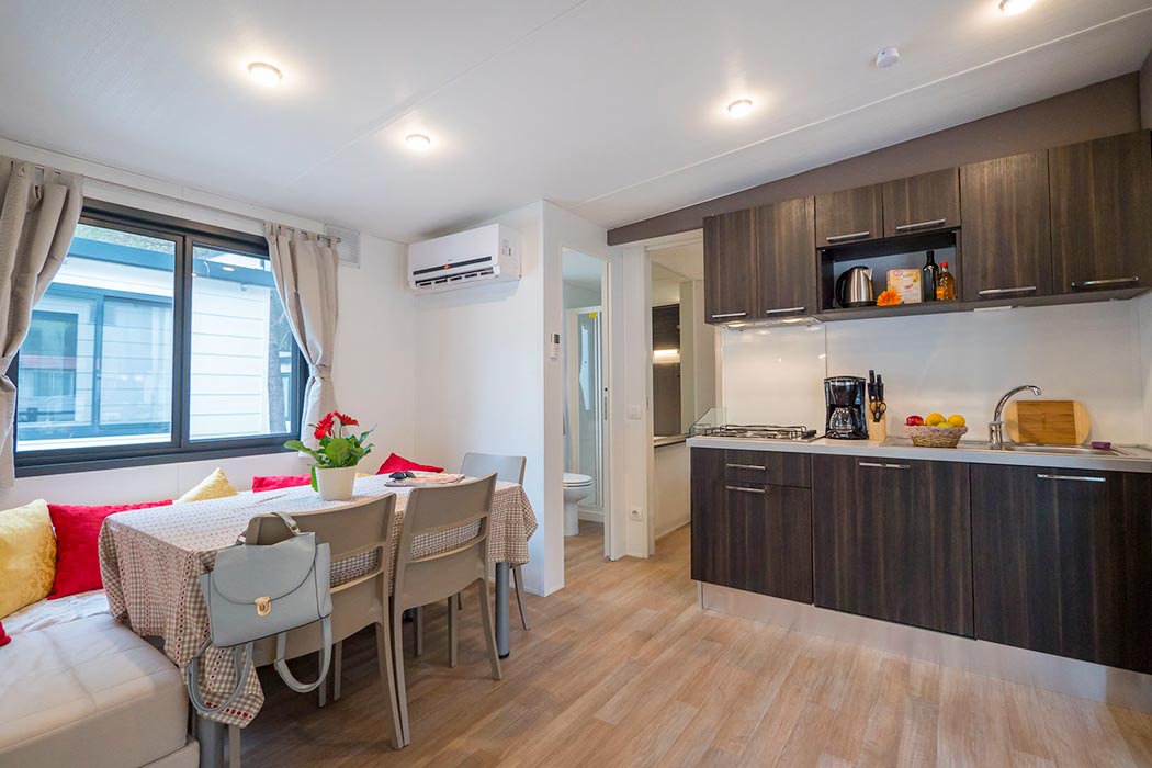 Campeggio di lusso - Charente-Maritime - Camping Les Catalpas - Vacanceselect Mobilheim Moda 6 Personen 3 Zimmer AC 2 Badezimmer von Vacanceselect auf Camping Les Catalpas