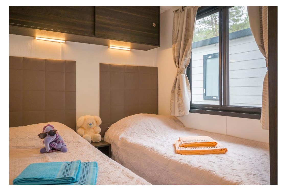 Glampingunterkunft: Mobilheim Moda 6 Personen 3 Zimmer AC 2 Badezimmer von Vacanceselect auf Camping Les Catalpas