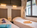 Glampingunterkunft: Mobilheim Moda 6 Personen 3 Zimmer AC 2 Badezimmer von Vacanceselect auf Camping Les Catalpas