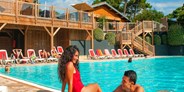 Luxuscamping - Landes - Mobilheim Premium 6 Personen 3 Zimmer von Vacanceselect auf Camping La Forêt du Pilat