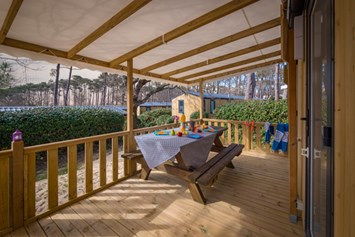 Glampingunterkunft: Mobilheim Premium 6 Personen 3 Zimmer von Vacanceselect auf Camping La Forêt du Pilat