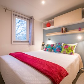 Glampingunterkunft: Mobilheim Premium 6 Personen 3 Zimmer von Vacanceselect auf Camping La Forêt du Pilat
