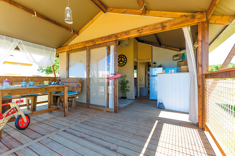 Camping de lujo - Médoc - Camping Atlantic Club Montalivet - Vacanceselect Ecoluxe Zelt 4/5 Personen 2 Zimmer von Vacanceselect auf Camping Atlantic Club Montalivet