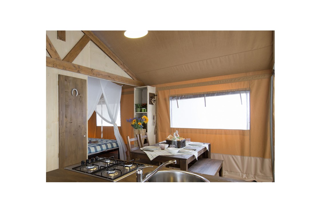 Glampingunterkunft: Safarizelt 5/6 Personen 3 Zimmer Badezimmer von Vacanceselect auf Camping Atlantic Club Montalivet