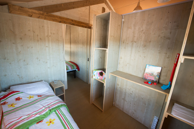Glampingunterkunft: Safarizelt 5/6 Personen 3 Zimmer Badezimmer von Vacanceselect auf Camping Atlantic Club Montalivet