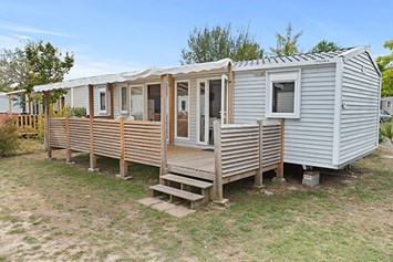 Glampingunterkunft: Mobilheim Moda 6 Personen 3 Zimmer 2 Badezimmer Klimaanlage von Vacanceselect auf Camping Atlantic Club Montalivet