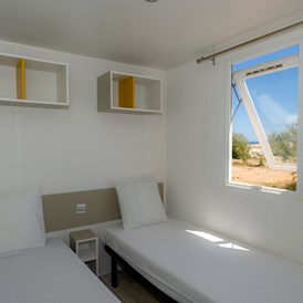 Glampingunterkunft: Mobilheim Moda 6 Personen 3 Zimmer Klimaanlage von Vacanceselect auf Camping Le Palavas