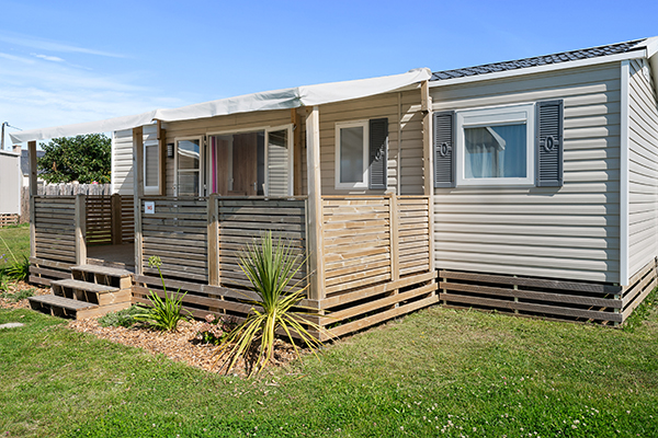 Camping de luxe - Gartenmöbel - Camping La Marine - Vacanceselect Mobilheim Moda 6 Personen 3 Zimmer 2 Badezimmer von Vacanceselect auf Camping La Marine