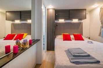 Glampingunterkunft: Mobilheim Moda 6 Personen 3 Zimmer 2 Badezimmer von Vacanceselect auf Camping La Marine