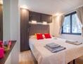Glampingunterkunft: Mobilheim Moda 6 Personen 3 Zimmer Klimaanlage 2 Badezimmer von Vacanceselect auf Camping La Marine
