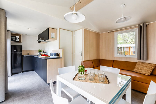 Campeggio di lusso - Charente-Maritime - Camping La Pinède - Vacanceselect Mobilheim Privilege Club 4 Pers 2 Zimmer Tropische Dusche von Vacanceselect auf Camping La Pinède