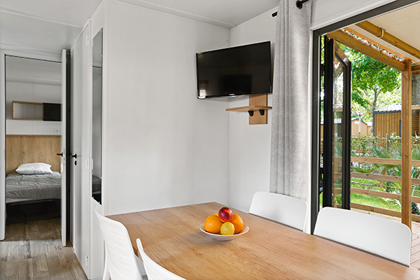 Glampingunterkunft: Mobilheim Privilege 6 Personen 3 Zimmer 2 Badezimmer von Vacanceselect auf Camping La Pinède