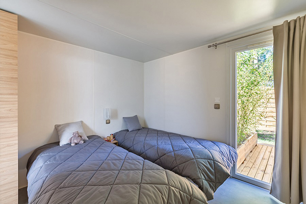 Glampingunterkunft: Mobilheim Privilege Club 4 Personen 2 Zimmer Whirlpool  von Vacanceselect auf Camping La Pinède