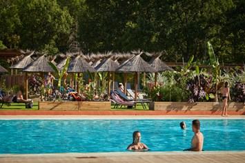 Glampingunterkunft: Mobilheim Privilege Club 4 Pers 2 Zi Whirlpool Trop Dusche von Vacanceselect auf Camping Verdon Parc