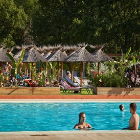 Glampingunterkunft: Mobilheim Privilege Club 4 Pers 2 Zi Whirlpool Trop Dusche von Vacanceselect auf Camping Verdon Parc