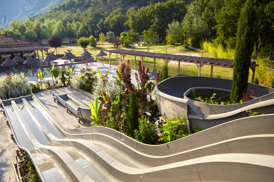 Glampingunterkunft: Mobilheim Privilege Club 4 Pers 2 Zi Whirlpool Trop Dusche von Vacanceselect auf Camping Verdon Parc