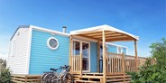 Luxuscamping - Mittelmeer - Mobilheim Privilege 6 Personen 3 Zimmer von Vacanceselect auf Camping Les Dunes