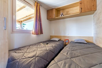 Glampingunterkunft: Mobilheim Privilege Club 6 Personen 3 Zimmer Whirlpool von Vacanceselect auf Camping Les Dunes