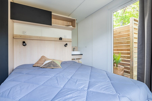 Glampingunterkunft: Mobilheim Privilege Club 4 Pers 2 Zimmer Trop Dusche von Vacanceselect auf Camping Mayotte Vacances