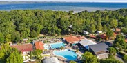 Luxuscamping - Landes - Mobilheim Privilege Club 4/5 Pers 2 Zimmer Whirlpool von Vacanceselect auf Camping Mayotte Vacances