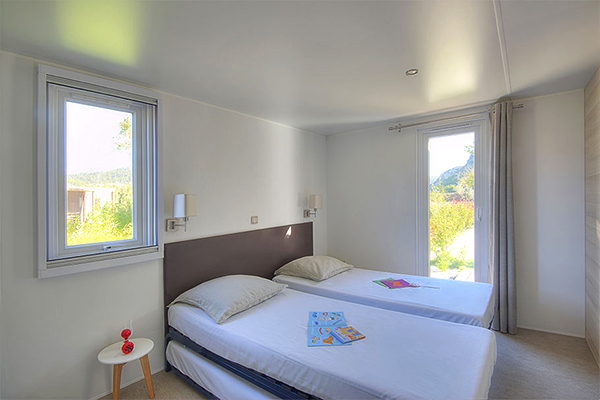 Glampingunterkunft: Mobilheim Privilege Club 4/5 Pers 2 Zimmer Whirlpool von Vacanceselect auf Camping Mayotte Vacances