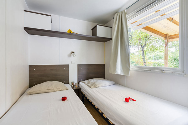 Glampingunterkunft: Mobilheim Privilege 6 Personen 3 Zimmer Zwischenstock von Vacanceselect auf Camping Mayotte Vacances