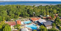 Luxuscamping - Mobilheim Privilege Club 6 Pers 3 Zimmer Whirlpool von Vacanceselect auf Camping Mayotte Vacances
