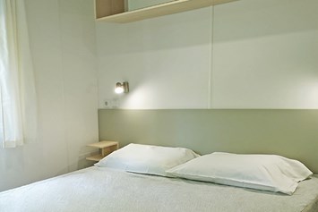 Glampingunterkunft: Mobilheim Moda 4 Personen 2 Zimmer Klimaanlage von Vacanceselect auf Camping La Sirène