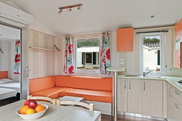 Glampingunterkunft: Mobilheim Moda 6 Personen 3 Zimmer Klimaanlage von Vacanceselect auf Camping Grande Italia