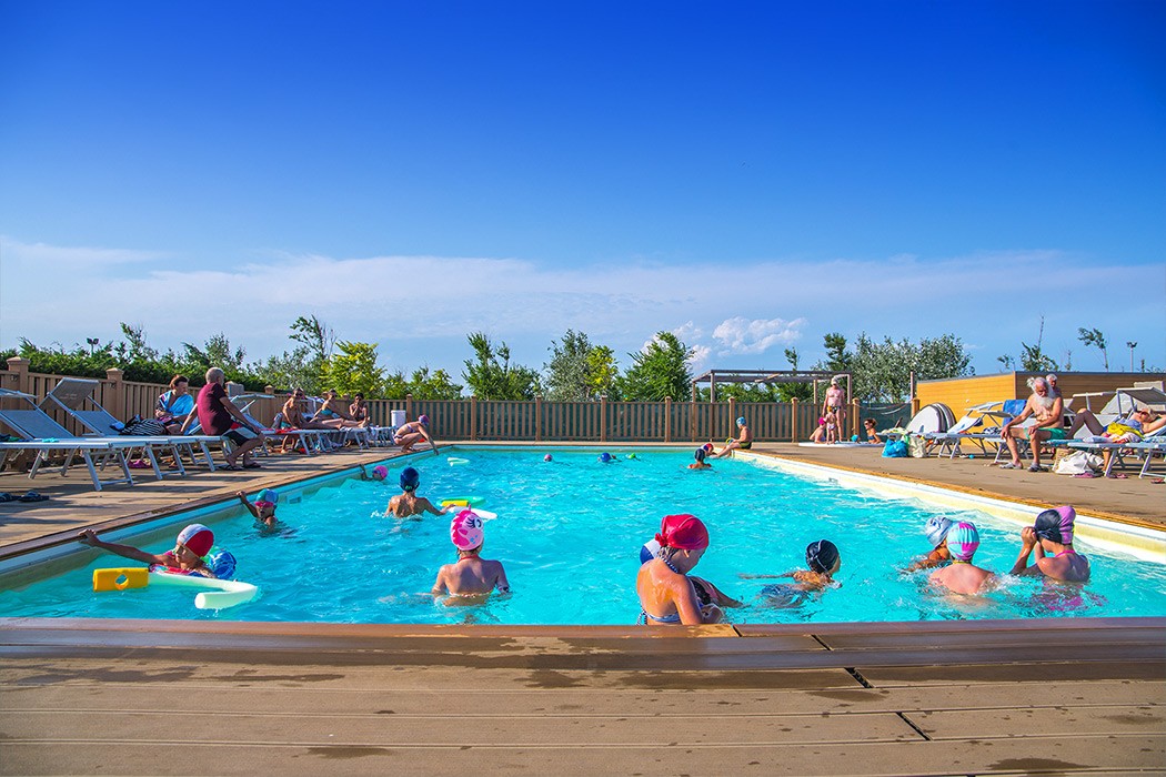 Glampingunterkunft: Mobilheim Moda 6 Personen 3 Zimmer Klimaanlage von Vacanceselect auf Camping Grande Italia