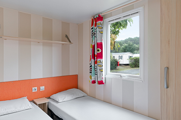 Glampingunterkunft: Mobilheim Moda 6 Personen 3 Zimmer Klimaanlage von Vacanceselect auf Camping Grande Italia