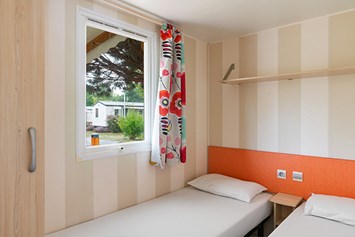 Glampingunterkunft: Mobilheim Moda 6 Personen 3 Zimmer Klimaanlage von Vacanceselect auf Camping Grande Italia