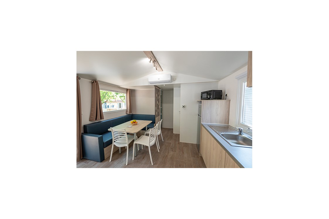 Glampingunterkunft: Mobilheim Moda 6 Personen 3 Zimmer Klimaanlage von Vacanceselect auf Camping Castell Montgri