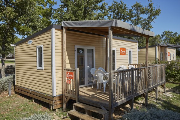 Glampingunterkunft: Mobilheim Moda 5/6 Personen 2 Zimmer Klimaanlage von Vacanceselect auf Camping Mare e Pineta