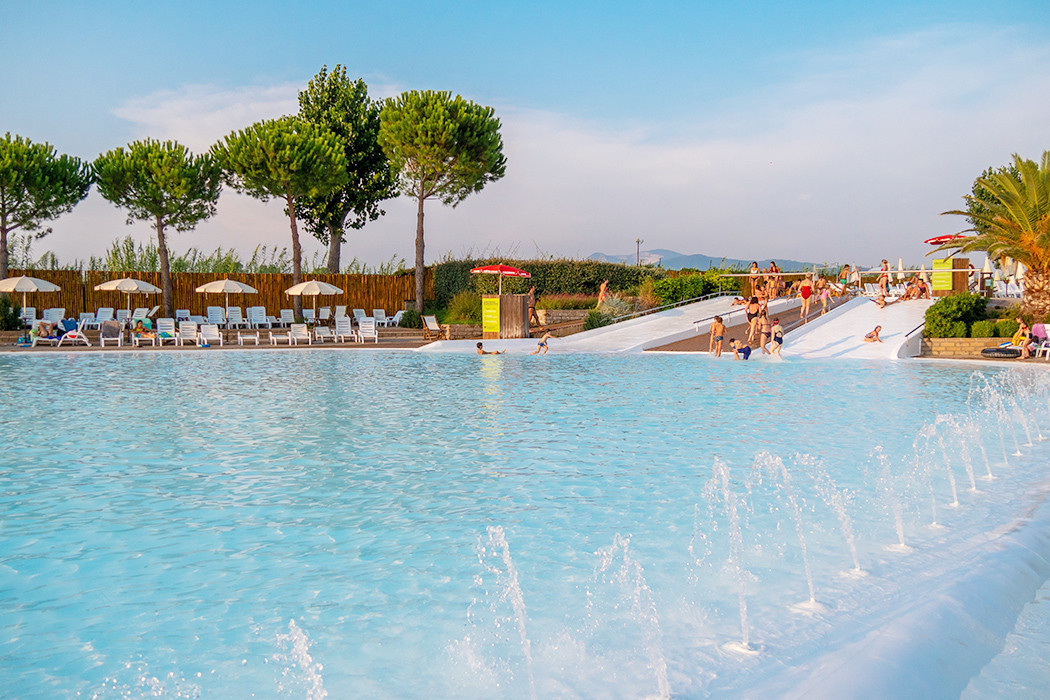 Glampingunterkunft: Mobilheim Moda 5/6 Personen 2 Zimmer Klimaanlage von Vacanceselect auf Camping Park Albatros Village