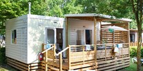 Luxuscamping - Toskana - Mobilheim Moda 6 Personen 3 Zimmer Klimaanlage 2 Badezimmer von Vacanceselect auf Camping Park Albatros Village