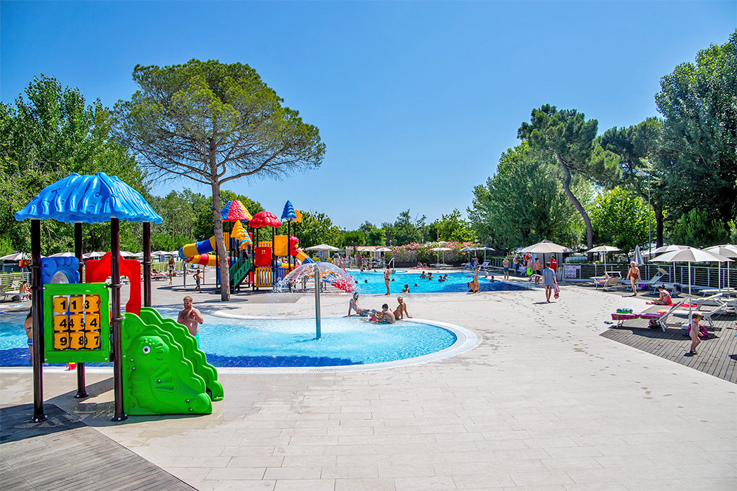 Glampingunterkunft: Mobilheim Moda 4/6 Personen 2 Zimmer AC 2 BZ von Vacanceselect auf Camping Marina Camping Village