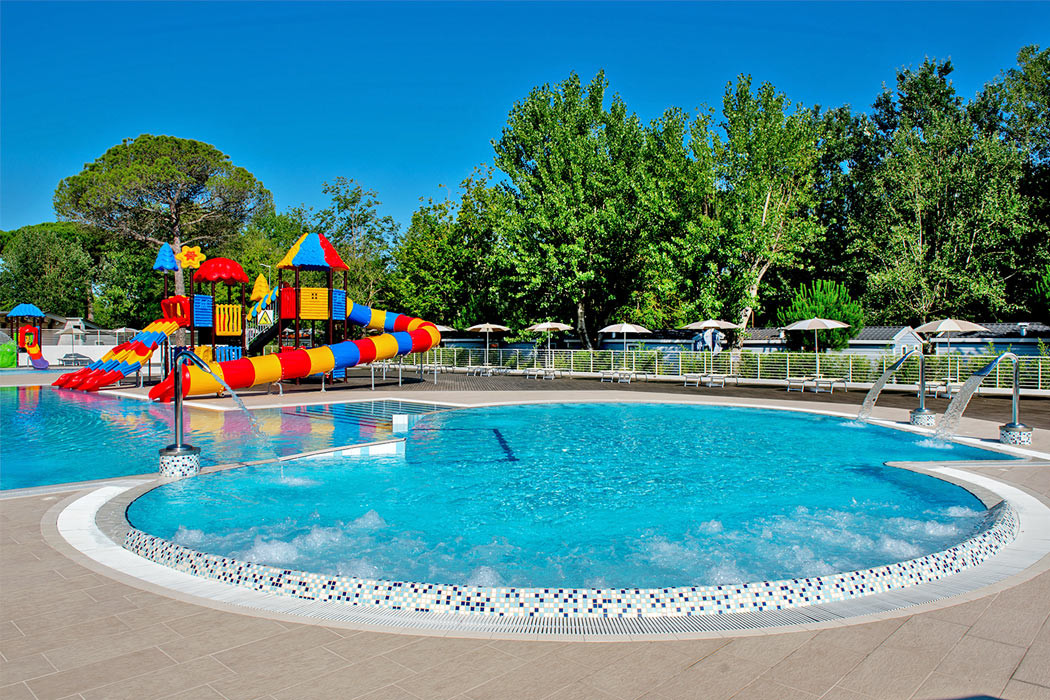 Glampingunterkunft: Mobilheim Moda 4/6 Personen 2 Zimmer AC 2 BZ von Vacanceselect auf Camping Marina Camping Village