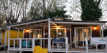 Luxuscamping - Emilia Romagna - Mobilheim Moda 4/6 Personen 2 Zimmer AC 2 BZ von Vacanceselect auf Camping Marina Camping Village