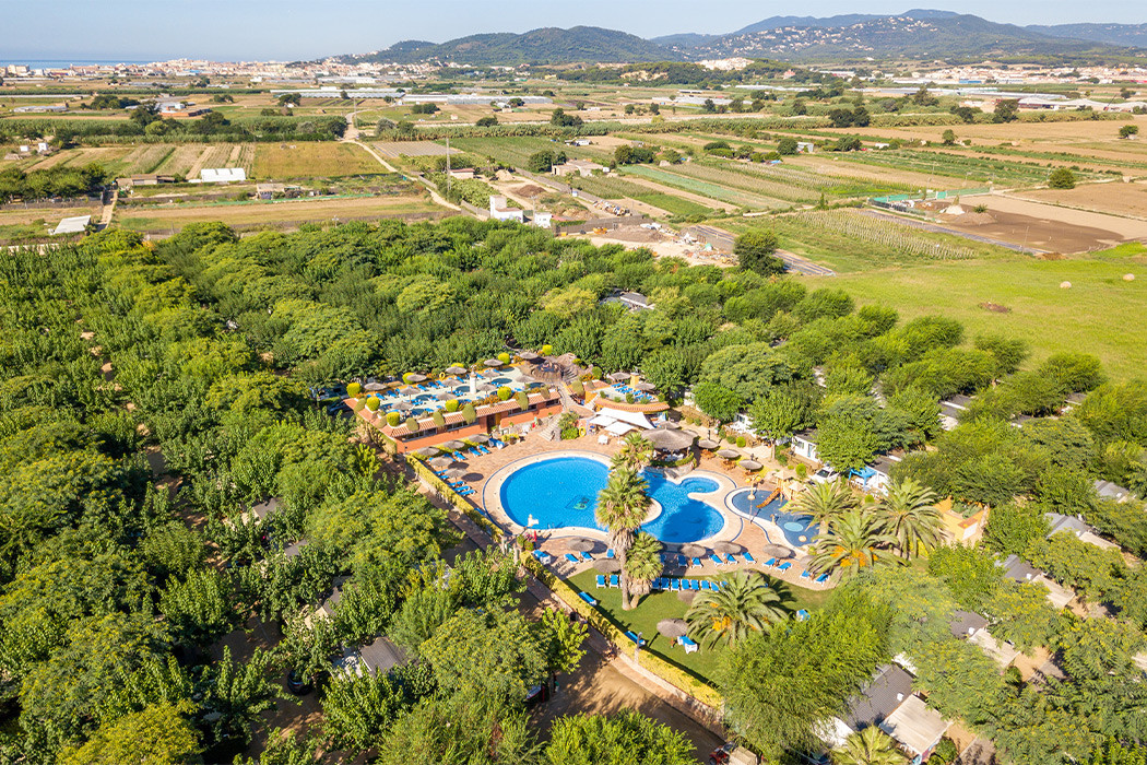 Glampingunterkunft: Ecoluxe Zelt 4/5 Personen 2 Zimmer Klimaanlage Badezimmer von Vacanceselect auf Camping La Masia