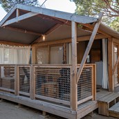 Luxuscamping: Ecoluxe Zelt 4/5 Personen 2 Zimmer Klimaanlage Badezimmer von Vacanceselect auf Camping La Masia
