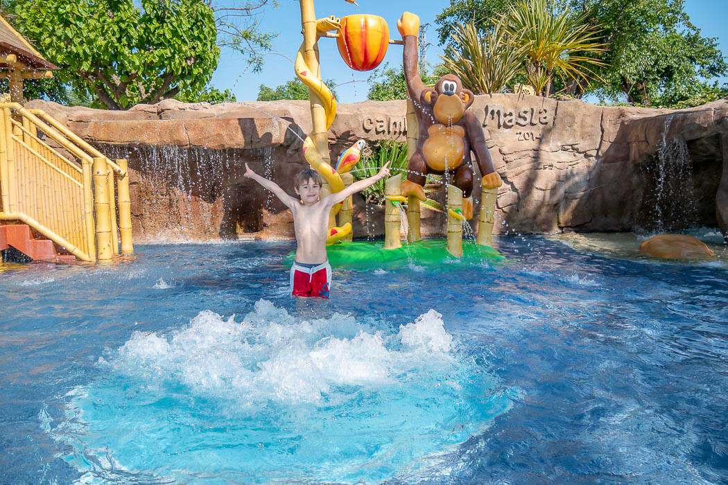 Glampingunterkunft: Ecoluxe Zelt 4/5 Personen 2 Zimmer Klimaanlage Badezimmer von Vacanceselect auf Camping La Masia