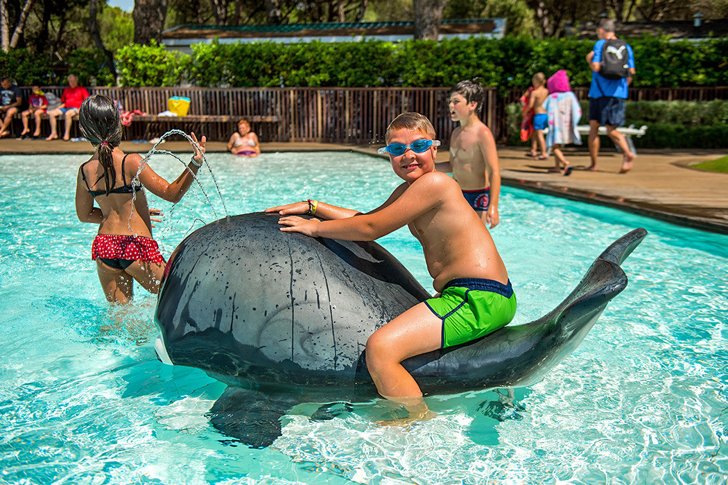 Glampingunterkunft: Airlodge 4 Personen 2 Zimmer Badezimmer von Vacanceselect auf Camping Orbetello