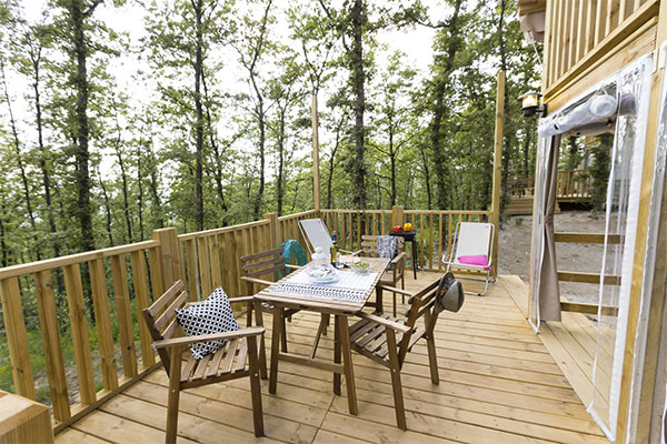 Glampingunterkunft: Airlodge 4 Personen 2 Zimmer Badezimmer von Vacanceselect auf Camping Orbetello