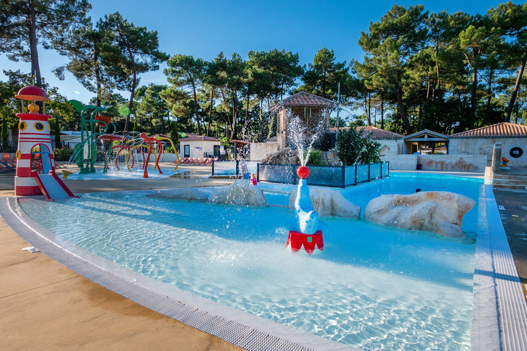 Glampingunterkunft: Mobilheim Moda 6 Personen 3 Zimmer Klimaanlage von Vacanceselect auf Camping Palmyre Loisirs