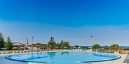 Luxuscamping - Novigrad - Mobilheim Moda 6 Personen 3 Zimmer Klimaanlage von Vacanceselect auf Camping Park Umag